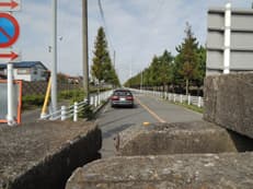 ２車線の片側に掲載されていた画像