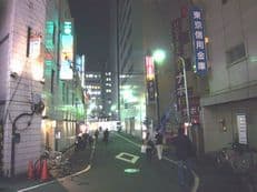 夜の池袋の路地にてに掲載されていた画像