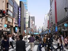 ここは銀座三越前に掲載されていた画像